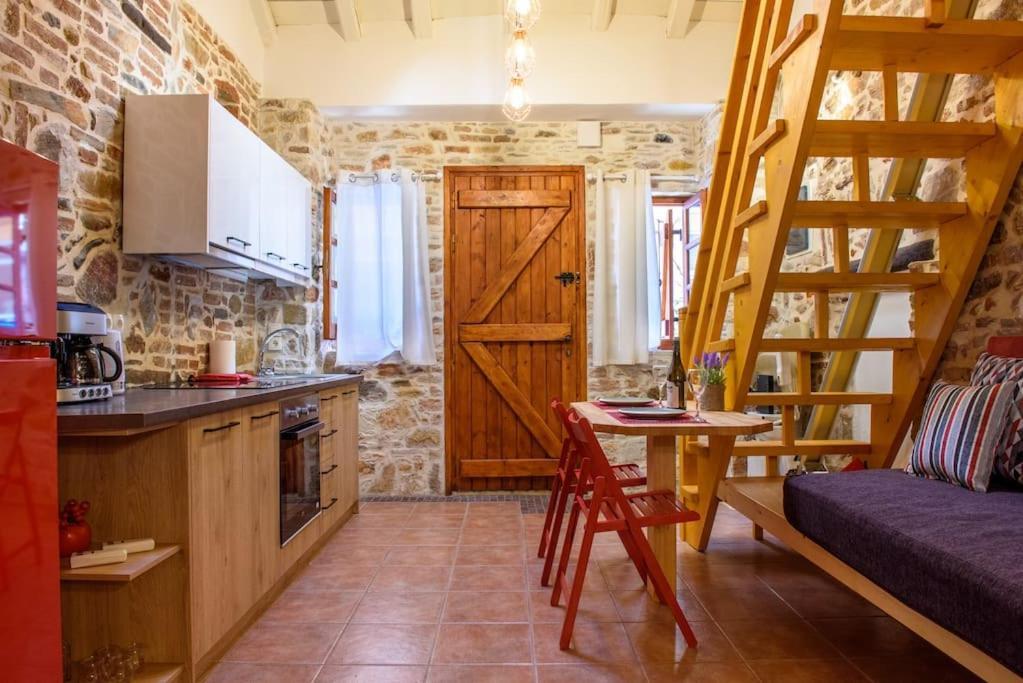 Ferienwohnung Lavrio Stone House 5 Min From The Centre/Port Exterior foto